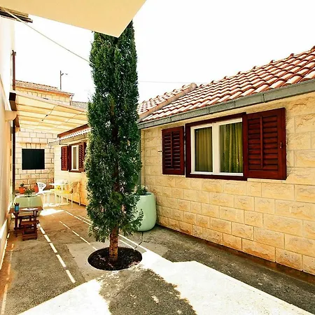 Center 1 Apartament *